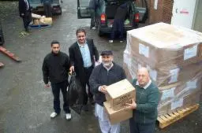 Cllr. Peter Clegg and the team load yet more boxes!