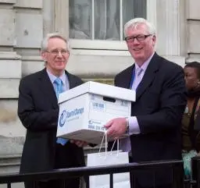 Paul Rowen MP - Handing over Christies' Petitions to 10 Downing Street